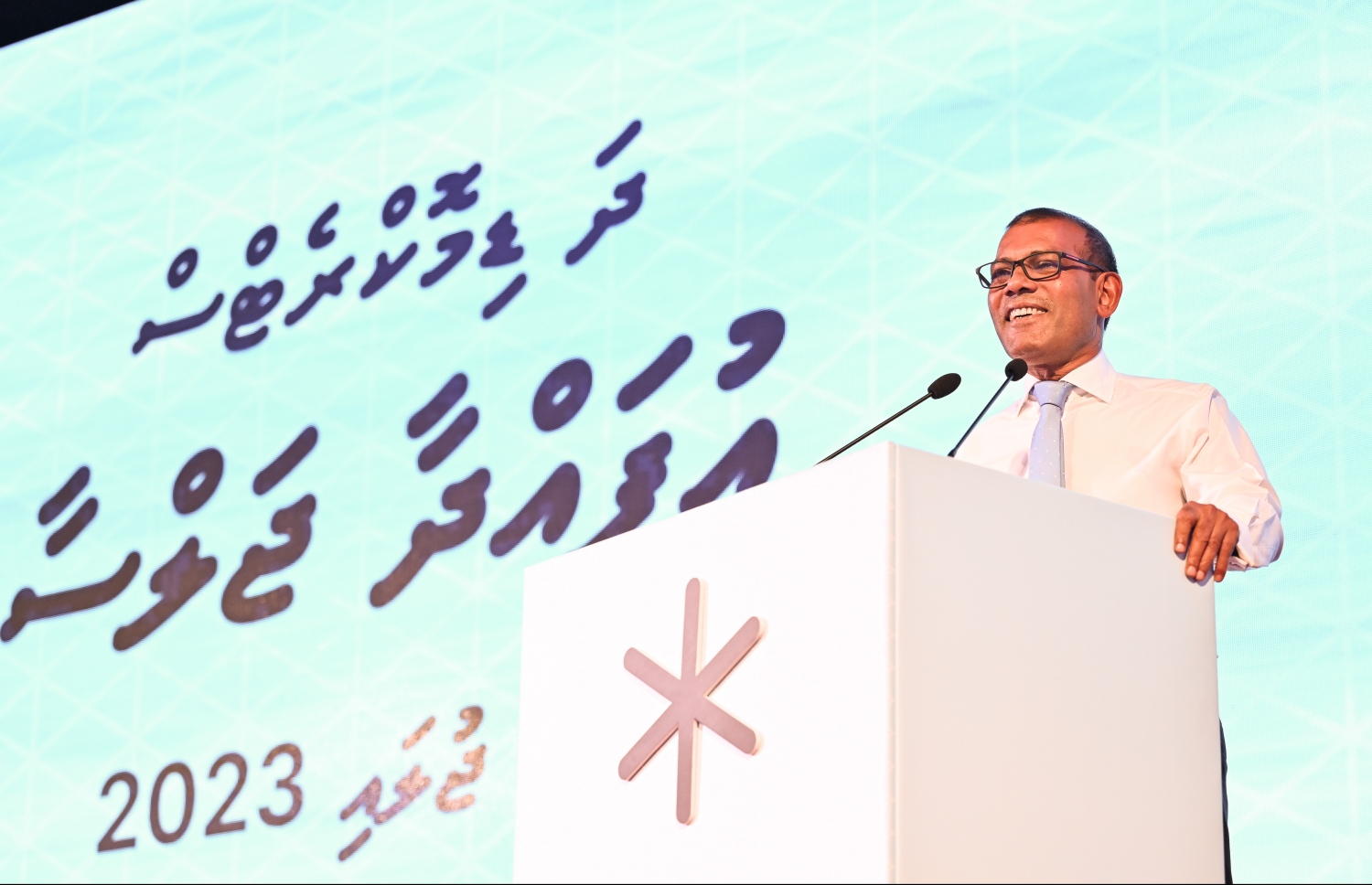 ދަ ޑިމޮކްރެޓްސް" އުފެއްދުމުގެ ބޭއްވި ޖަލްސާގައި މަޖިލީހުގެ ރައީސް މުހައްމަދު ނަޝީދު ވާހަކަ ދައްކަވަނީ - ފޮޓޯ: ނިޝާން އަލީ | މިހާރު