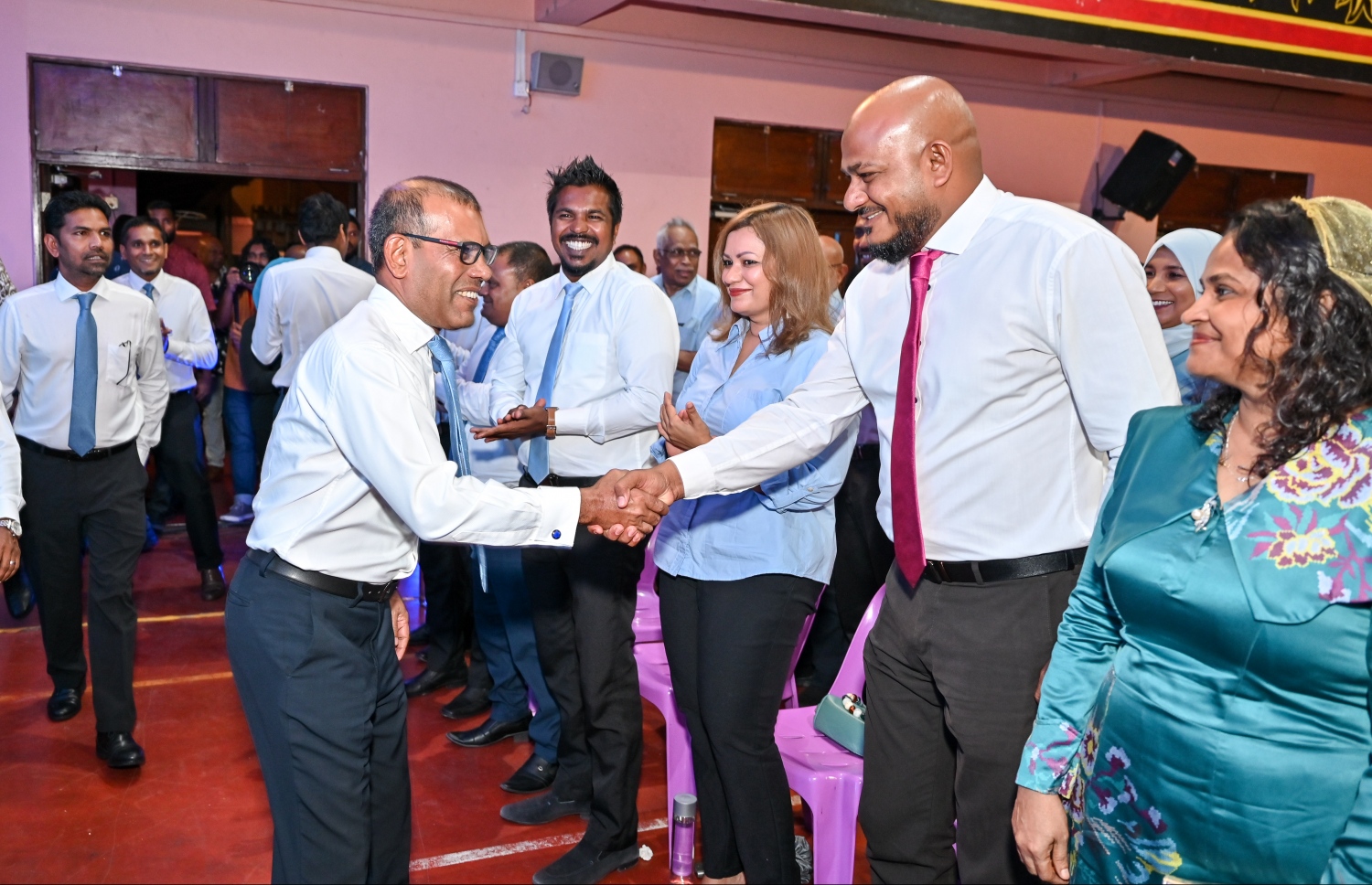 ޑިމޮކްރެޓްސް އުފެއްދުމުގެ ޖަލްސާގައި އެހެން ސިޔާސީ ޕާޓީތަކުގެ އިސް ލީޑަރުންނާއެކު މަޖިލީހިގެ ރައީސް މުހައްމަދު ނަޝީދު ބައިވެރިވެވަޑައިގަންނަވަނީ.-- ފޮޓޯ: ނިޝާން އަލީ | މިހާރު