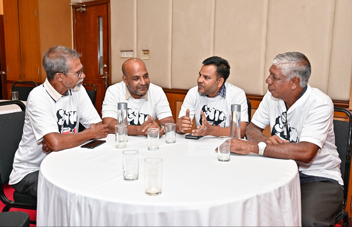 ސޭވްއެފްއޭއެމް ކެމްޕޭނުގެ ބައްދަލުވުމުގައި ބައިވެރިވެ ވަޑައިގެންނެވި ބައެއް ބޭފުޅުން --- ފޮޓޯ: ނިޝާން އަލީ | މިހާރު