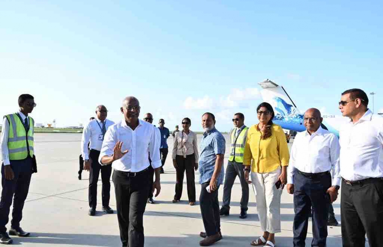 ރައީސް އިބްރާހިމް މުހައްމަދު ސޯލިހު ވެލާނާ އެއާޕޯޓުގައި: ތަރައްގީގެ މަޝްރޫއުތަކަށް އަމަލީ ސިފަ ޖެހުނީ މި ސަރުކާރުގައި ކަމަށް އެމަނިކުފާނު ވިދާޅުވި.-- ފޮޓޯ: ރައީސް އޮފީސް