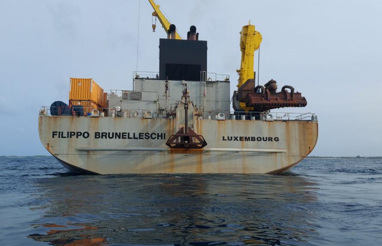 ބިން ހިއްކުމުގެ މަސައްކަތް އަވަސްކުރަން އެމްޓީސީސީން ގެނައި ބިޔަ ޑްރެޖަރު ފިލީޕޯ ބްރޫނެލޭޗީ ހއ. އުލިގަމު ބަނދަރުގައި. -- ފޮޓޯ: މިހާރު