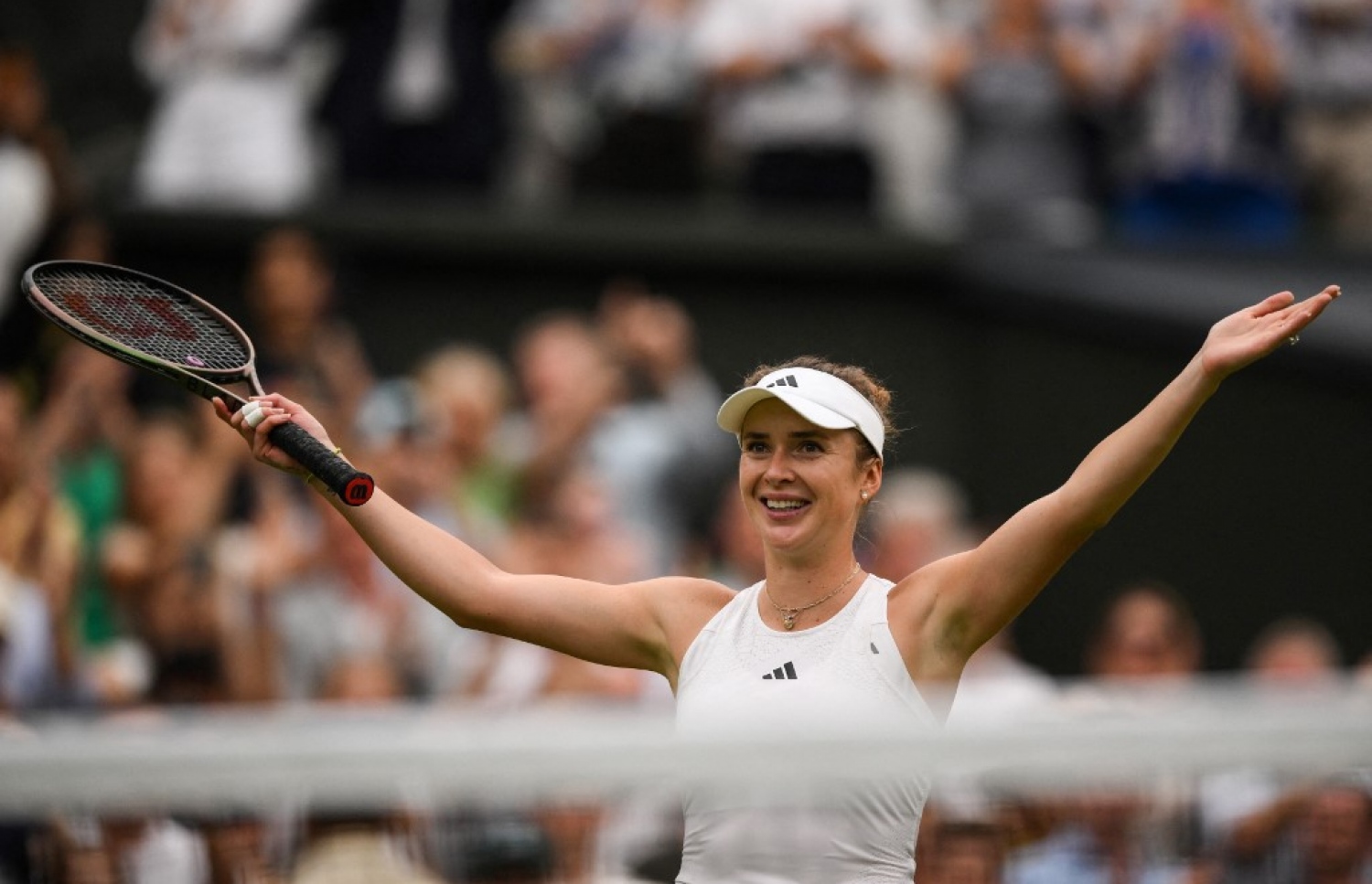 މެޗު ކާމިޔާބު ކުރުމަށް ފަހު ސްވިޓޮލީނާ.-- ފޮޓޯ: އޭއެފްޕީ