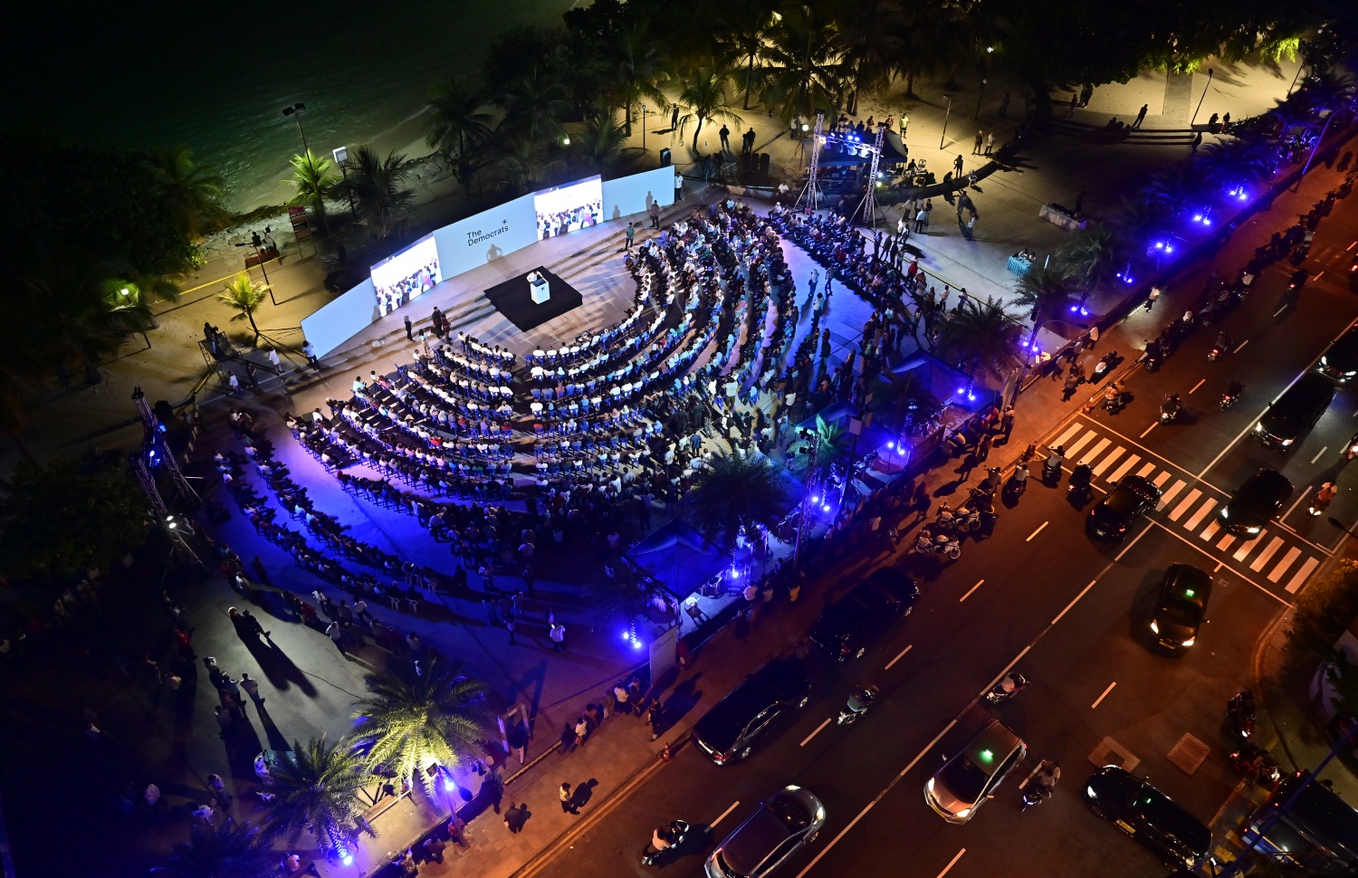 ރައްޔިތުންގެ މަޖިލީހުގެ ރައީސް މުހައްމަދު ނަޝީދު ޑިމޮކްރެޓްސްއާ ގުޅެން ބޭއްވި ޖަލްސާގެ ތެރެއިން --- ފޮޓޯ: ނިޝާން އަލީ | މިހާރު