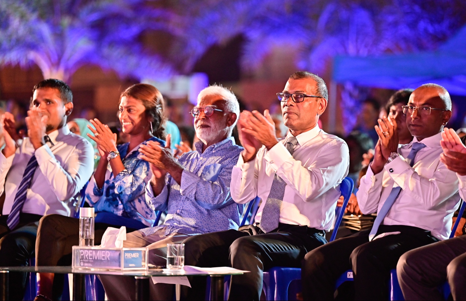 ރޭގެ ޖަލްސާގައި ނަޝީދު ބައިވެރިވަނީ، އެމަނިކުފާނު ވަނީ ތަކުރާރުކޮށް އެމްޑީޕީ ރޫޅާލައްވާނެ ކަމަށް ހަރުއަޑުން ވިދާޅުވެފަައި .-- ފޮޓޯ: ނިޝާން އަލީ / މިހާރު