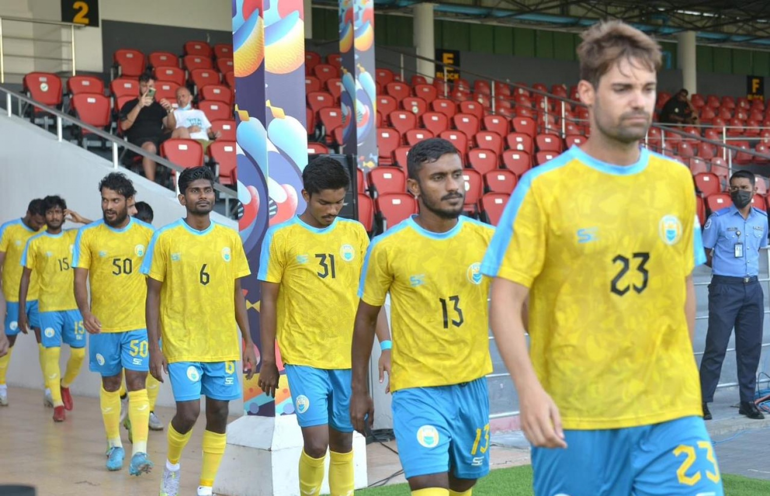 މިދިޔަ ސީޒަންގައި ވެލެންސިއާ އަށް ކުޅުނު ސްޕެއިންގެ ޑިފެންޑަރު ހޯޒޭ (22) އޭނާ އަށް ދޭން ޖެހޭ ފައިސާ ވަނީ އެއްކޮށް ދައްކާފަ ---  ފައިލް ފޮޓޯ: އެފްއޭއެމް