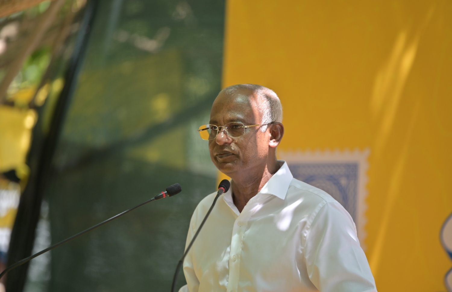 އެމްޑީޕީގެ ރިޔާސީ ކެންޑިޑޭޓް، ރައީސް އިބްރާހިމް މުހައްމަދު ސޯލިހު، ވ. ކެޔޮދޫގައި ބޭއްވި ރިޔާސީ ކެމްޕެއިންގެ ބައްދަލުވުމުގައި ވާހަކަފުޅުދައްކަވަނީ. -- ފޮޓޯ | އެމްޑީޕީ