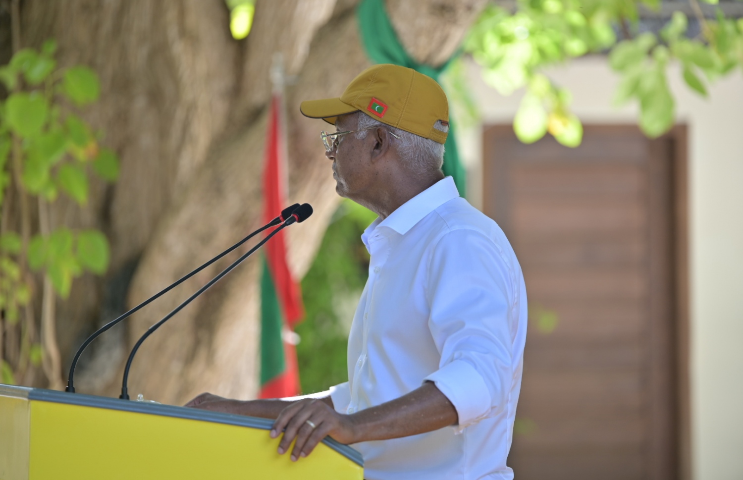 ރިޔާސީ އިންތިހާބުގެ ކެމްޕެއިނަށް ތިނަދުއަށް ވަޑައިގެން އެމްޑީޕީގެ ކެންޑިޑޭޓް އަދި ރައީސް އިބްރާހިމް މުހައްމަދު ސޯލިހު ވާހަކަފުޅުދައްކަވަނީ.-- ފޮޓޯ: އެމްޑީޕީ