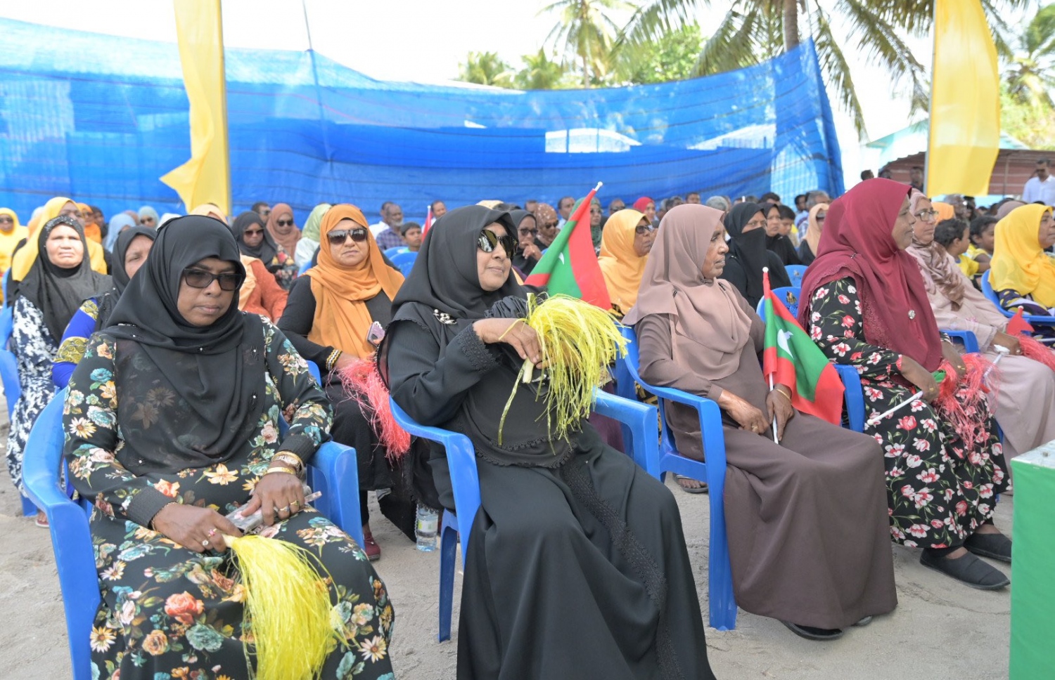 ހޯރަފުށީގެ ޖަލްސާގައި އެ ރަށުގެ ބަޔަކު ބައިވެރިވަނީ. -- ފޮޓޯ | އެމްޑީޕީ