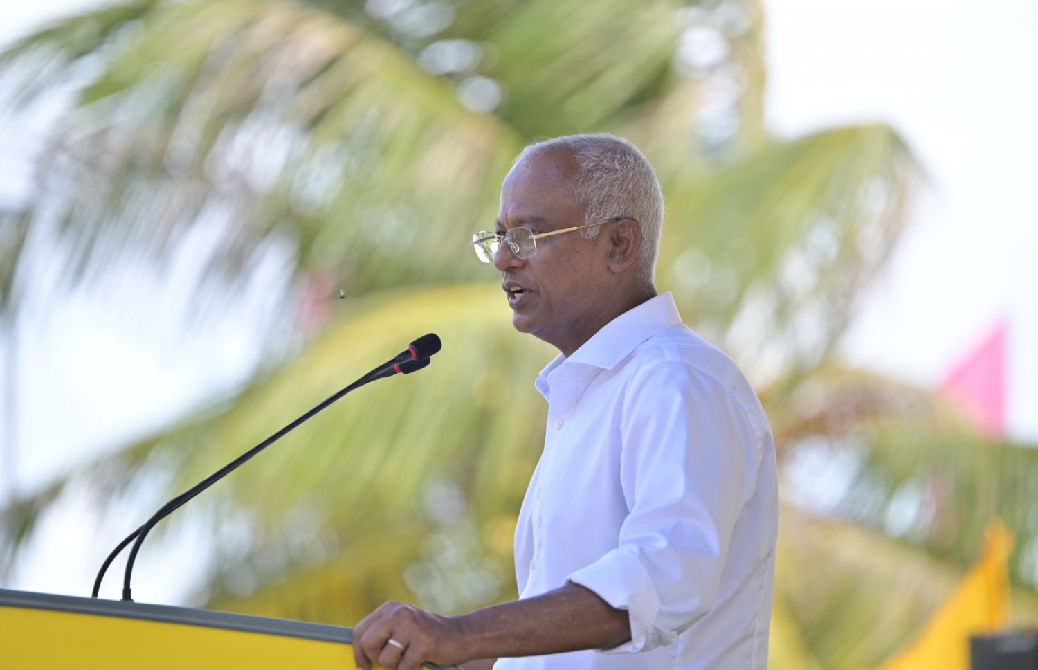 ވަށަފަރުގައި ރައީސް އިބްރާހިމް މުހައްމަދު ސޯލިހް ވާހަކަ ދައްކަވަނީ.-- ފޮޓޯ: އެމްޑީޕީ