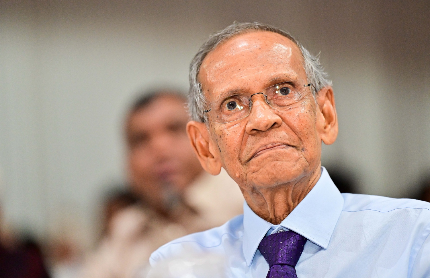 ނައިބު ރައީސް ފައިސަލް ނަސީމްގެ ހަޔާތްޕުޅުގެ މައްޗަށް ލިޔެފައިވާ ބަޔޮގްރަފީ ނެރުމަށް ރޭ ޣިޔާސުއްދީން ސްކޫލުގައި ބޭއްވި ރަސްމިއްޔާތުގައި އިސްލާމިމް ޔުނިވާސިޓީގެ ޗާންސެލަރު ޑރ. ޒާހިރު ވާހަކަފުޅު ބައިވެރިވެވަޑައިގަންނަވަނީ-- ފޮޓޯ: ނިޝާން އަލީ | މިހާރު