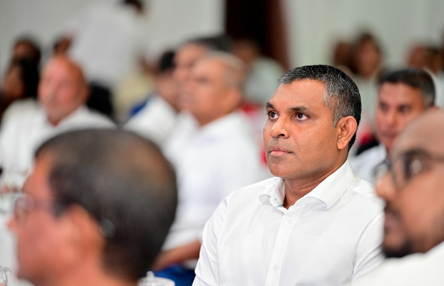 ނައިބު ރައީސް ފައިސަލް ނަސީމްގެ ހަޔާތްޕުޅުގެ މައްޗަށް ލިޔެފައިވާ ބަޔޮގްރަފީ ނެރުމަށް ރޭ ޣިޔާސުއްދީން ސްކޫލުގައި ބޭއްވި ރަސްމިއްޔާތުގައި ނައިބު ރައީސް ފައިސަލް ނަސީމް ބައިވެރިވެވަޑައިގަންނަވަނީ.-- ފޮޓޯ: ނިޝާން އަލީ | މިހާރު