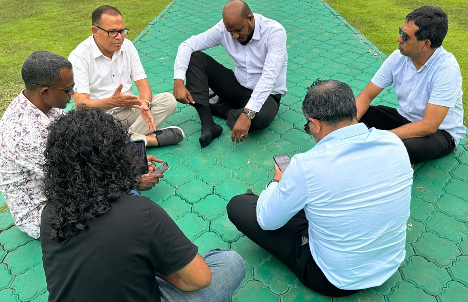 ޔާމީން މިނިވަންކުރަން ގޮވާލައި، ޕީޕީއެމް/ޕީއެންސީގެ އިސްވެރިން ޖުމްހޫރީ މައިދާން ދޮށުގައި އިށީނދެވަޑައިގެން.-- ފޮޓޯ: ޕީޕީއެމް