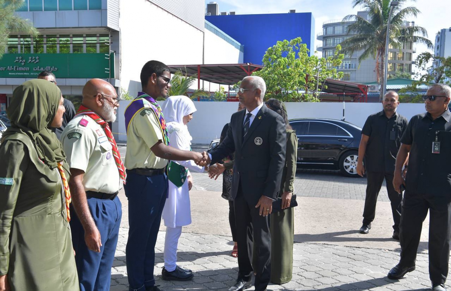 ދެކުނު ކޮރެއާގައި ބާއްވާ ދުނިޔޭގެ 25 ވަނަ ސްކައުޓް ޖަމްބޮރީގައި ރާއްޖޭގެ ފަރާތުން ބައިވެރިވާ ސްކައުޓާއި ގާލް ގައިޑުގެ ވަފުދާ، ރައީސް އިބްރާހިމް މުހައްމަދު ސޯލިހު ދެކަނބަލުން ބައްދަލުކުރެއްވުމަށް ބޭއްވި ރަސްމިއްޔާތު.-- ފޮޓޯ | ރައީސް އޮފީސް