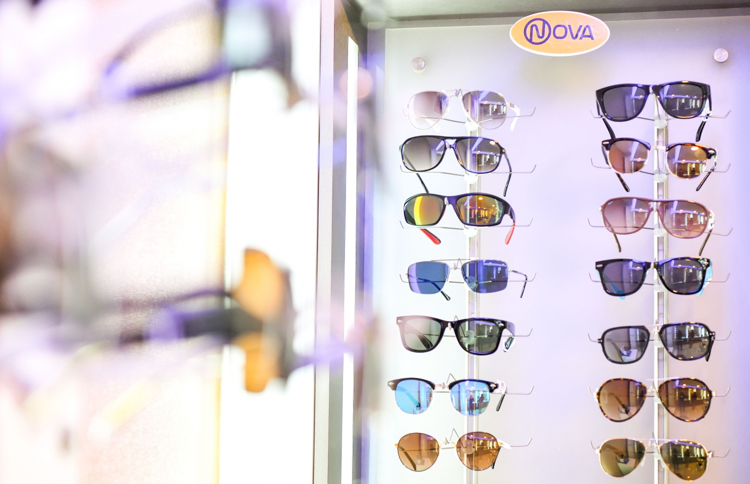 އައިކެއާގައި ހުރި "ނޯވާ" ބްރޭންޑުގެ އައިނުތަކެއް. -- ފޮޓޯ: ފަޔާޒް މޫސާ | މިހާރު