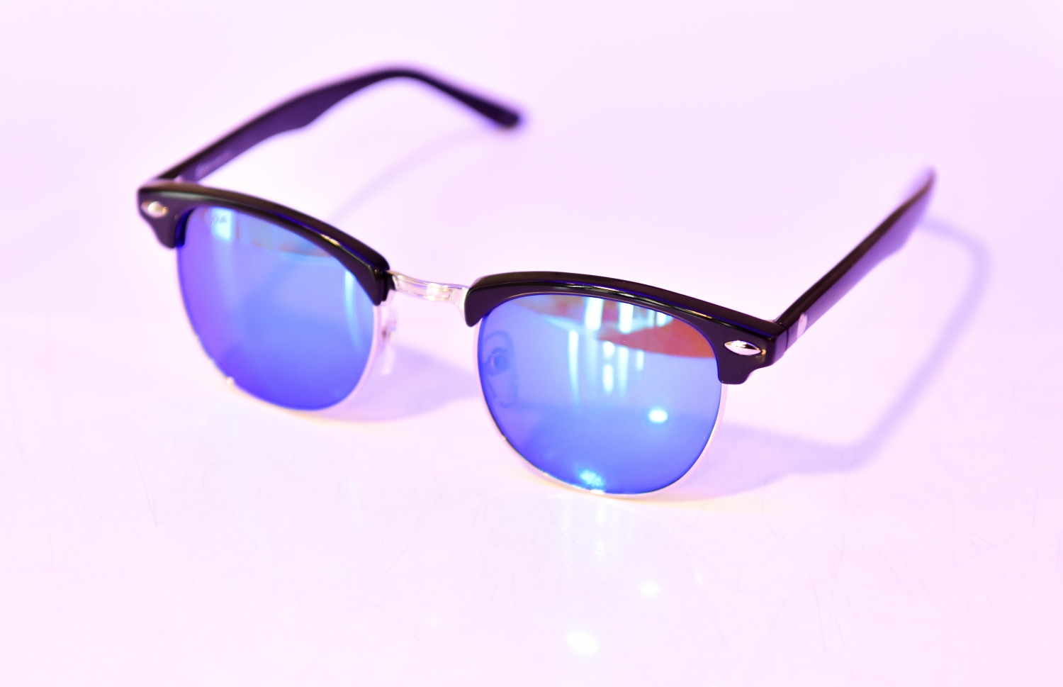 "ނޯވާ" ބްރޭންޑުގެ އައިނެއް. -- ފޮޓޯ: ފަޔާޒް މޫސާ | މިހާރު