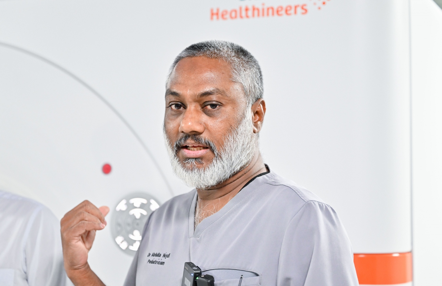 ޑރ. ނިޔާފް ވާހަކަ ދައްކަވަނީ: ބަލިމީހާއަށް ނިއުކްލިއާ ޓްރޭސާ މެޓީރިއަލް ދޭނެ މިންގަނޑު ކަނޑައަޅާނީ ސިއްހީ ކަންތައްތަކަށް ބެލުމަށް ފަހު ކަމަށް ވެސް ނިޔާފް ވިދާޅުވި.-- ފޮޓޯ: ފަޔާޒް މޫސާ / މިހާރު