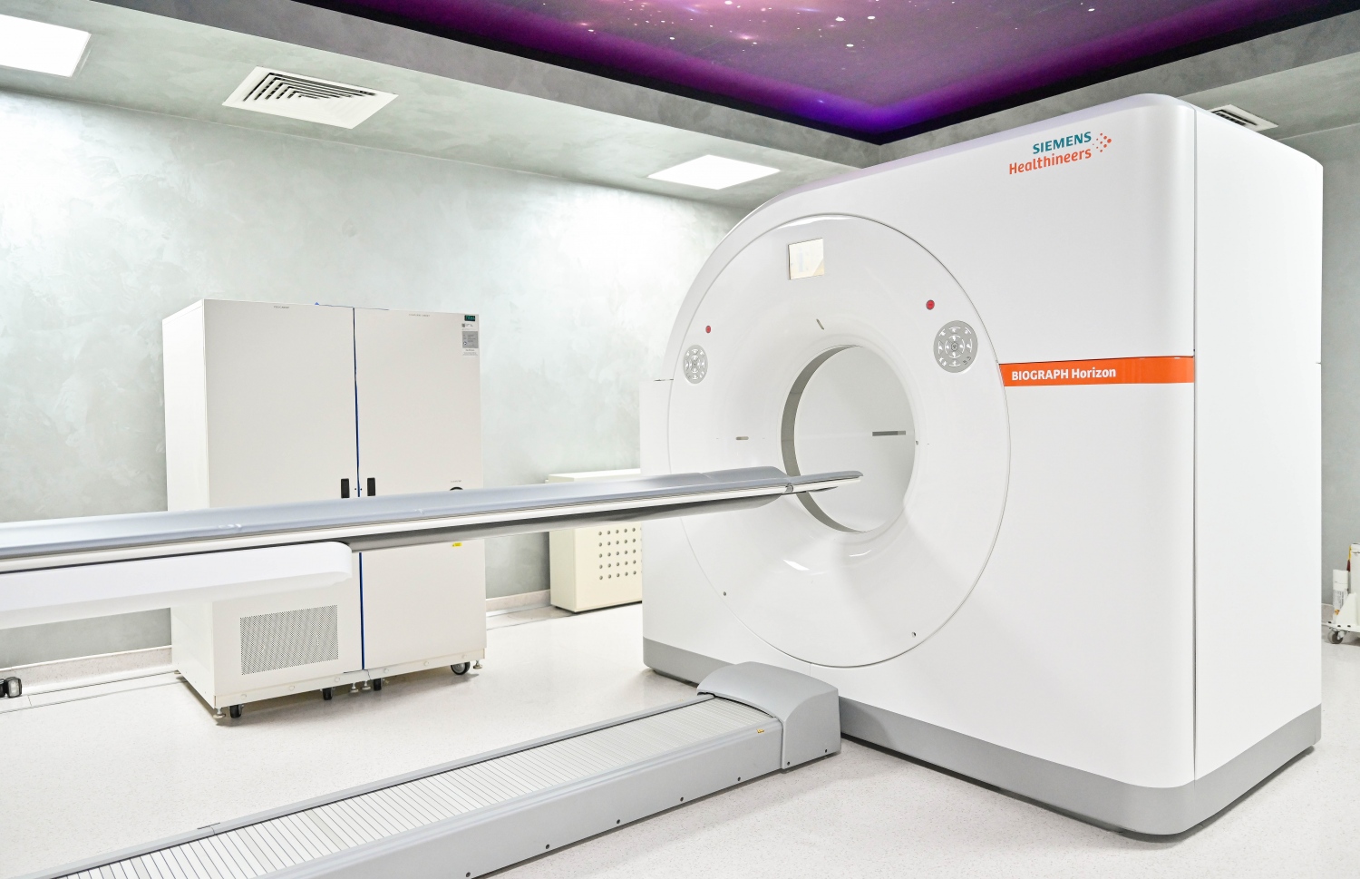 އޭޑީކޭގައި ބެހެއްޓި ޕެޓް ސްކޭން މެޝިން؛ މިއީ ރާއްޖޭގައި އަލަށް ދޭންފެށި ހިދުމަތެއް.-- ފޮޓޯ: ފަޔާޒް މޫސާ / މިހާރު