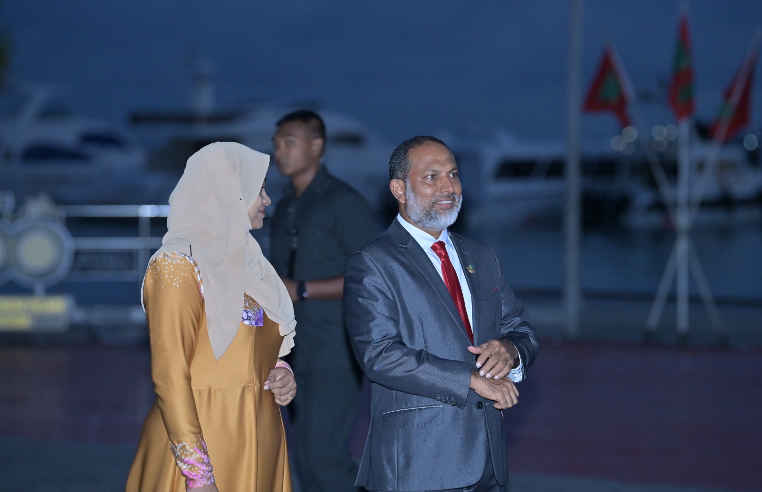 މިނިވަން ދުވަސް ފާހަގަ ކުރުމަށް ޖުމްހޫރީ މައިދާނުގައި ބޭއްވި ދިދަ ނެގުމުގެ ރަސްމިއްޔާތުގައު ހޯމް މިނިސްޓަރު އިމްރާން އަބްދުﷲ ބައިވެރިވަނީ --- ފޮޓޯ: ރައީސް އޮފީސް