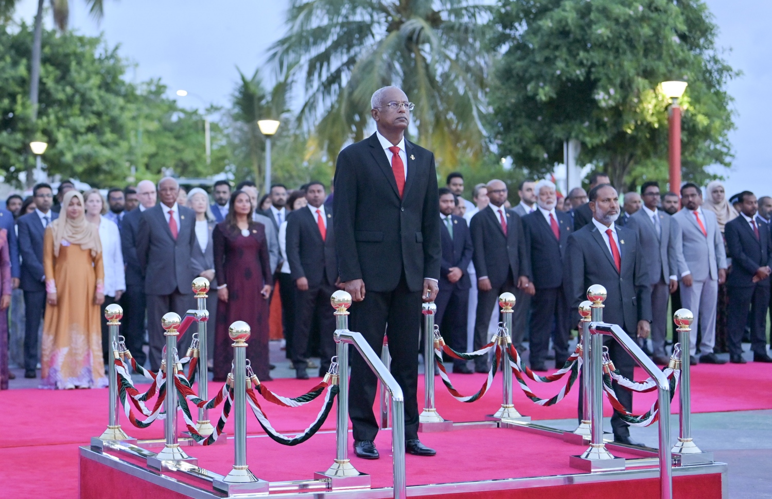 މި އަހަރުގެ މިނިވަން ދުވަހުގެ ދިދަ ނެގުމުގެ ރަސްމިއްޔާތުގައި ރައީސް އިބްރާހިމް މުހައްމަދު ސޯލިހު ބައިވެރިވެވަޑައިގަންނަވަނީ.--- ފޮޓޯ: ރައީސް އޮފީސް