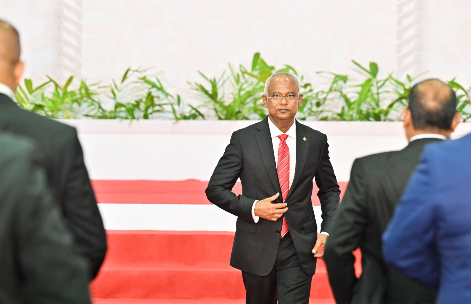 މިއަދު ފާހަގަކުރާ ރާއްޖޭގެ 58 ވަނަ މިނިވަން ދުވަހުގެ މުނާސަބަތުގައި ސޯޝަލް ސެންޓަރުގައި ބޭއްވި ޖަލްސާގައި ރައީސް އިބްރާހިމް މުހައްމަދު ސޯލިހު ބައިވެރިވެވަޑައިގަންނަވަނީ.-- ފޮޓޯ: ނިޝާން އަލީ | މިހާރު