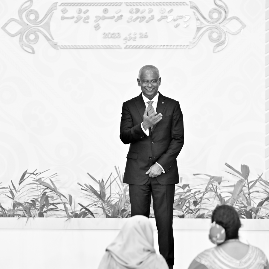 މިއަދު ފާހަގަކުރާ ރާއްޖޭގެ 58 ވަނަ މިނިވަން ދުވަހުގެ މުނާސަބަތުގައި ސޯޝަލް ސެންޓަރުގައި ބޭއްވި ޖަލްސާގައި ރައީސް އިބްރާހިމް މުހައްމަދު ސޯލިހު ބައިވެރިވެވަޑައިގަންނަވަނީ.-- ފޮޓޯ: ނިޝާން އަލީ | މިހާރު