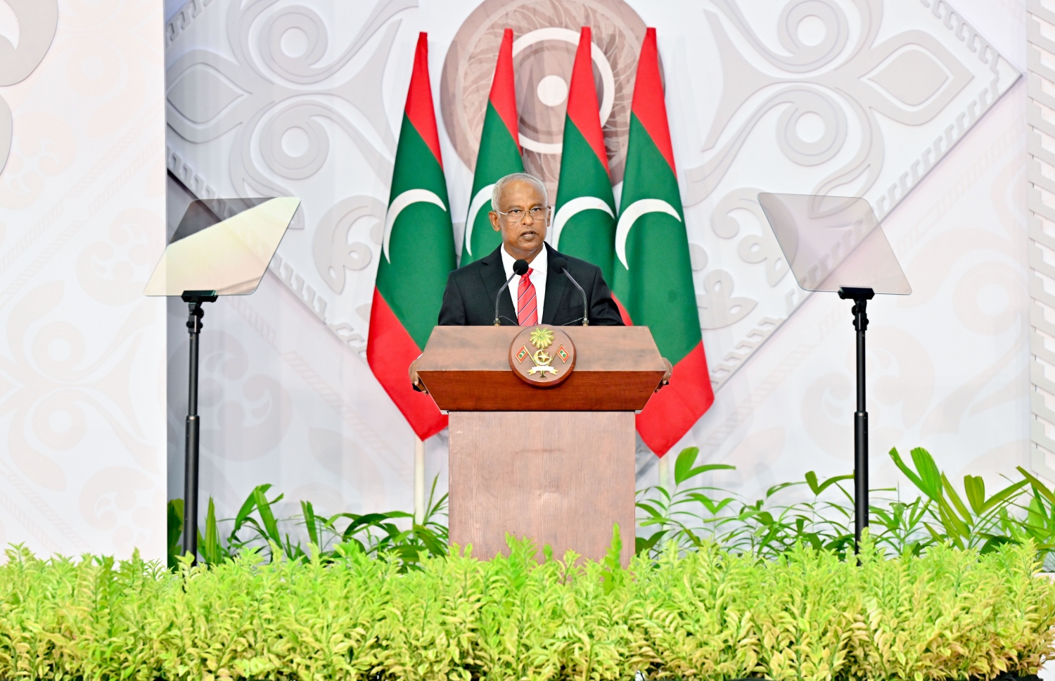 މިއަދު ފާހަގަކުރާ ރާއްޖޭގެ 58 ވަނަ މިނިވަން ދުވަހުގެ މުނާސަބަތުގައި ސޯޝަލް ސެންޓަރުގައި ބޭއްވި ޖަލްސާގައި ރައީސް އިބްރާހިމް މުހައްމަދު ސޯލިހު ވާހަކަފުޅު ދައްކަވަނީ.-- ފޮޓޯ: ނިޝާން އަލީ | މިހާރު