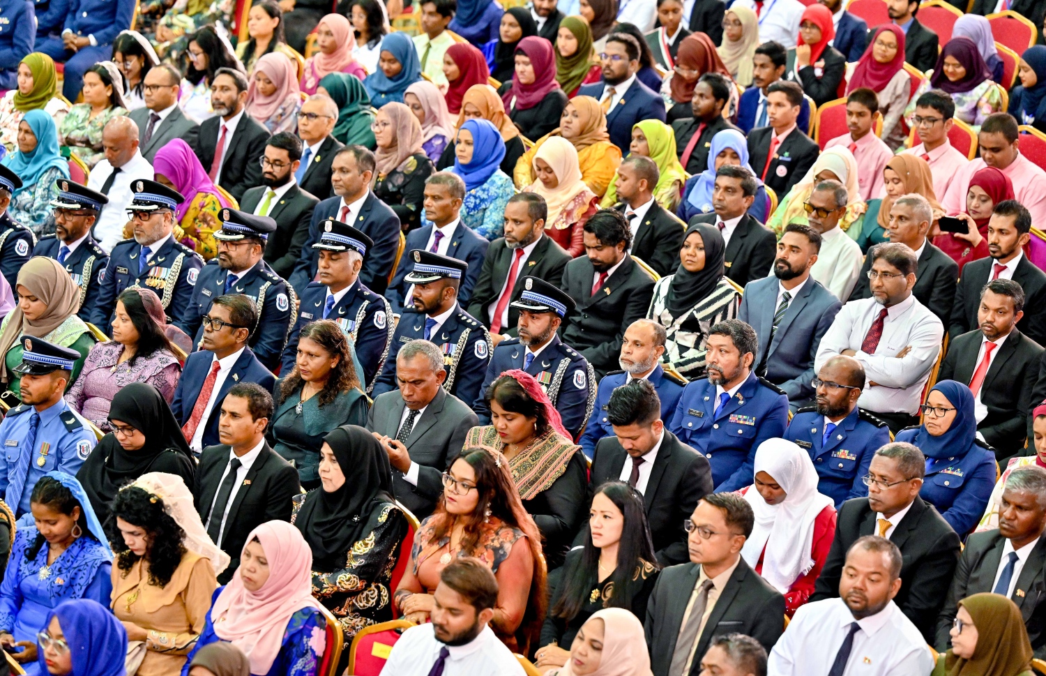 މިއަދު ފާހަގަކުރާ ރާއްޖޭގެ 58 ވަނަ މިނިވަން ދުވަހުގެ މުނާސަބަތުގައި ސޯޝަލް ސެންޓަރުގައި ބޭއްވި ޖަލްސާގައި ބައިވެރިވި ބައެއް މީހުން.-- ފޮޓޯ: ނިޝާން އަލީ | މިހާރު