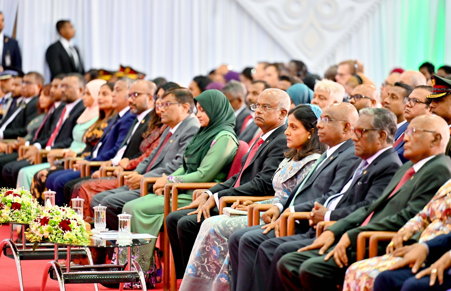 މިއަދު ފާހަގަކުރާ ރާއްޖޭގެ 58 ވަނަ މިނިވަން ދުވަހުގެ މުނާސަބަތުގައި ސޯޝަލް ސެންޓަރުގައި ބޭއްވި ޖަލްސާގައި ރައީސް އިބްރާހިމް މުހައްމަދު ސޯލިހު ބައިވެރިވެވަޑައިގަންނަވަނީ.-- ފޮޓޯ: ނިޝާން އަލީ | މިހާރު