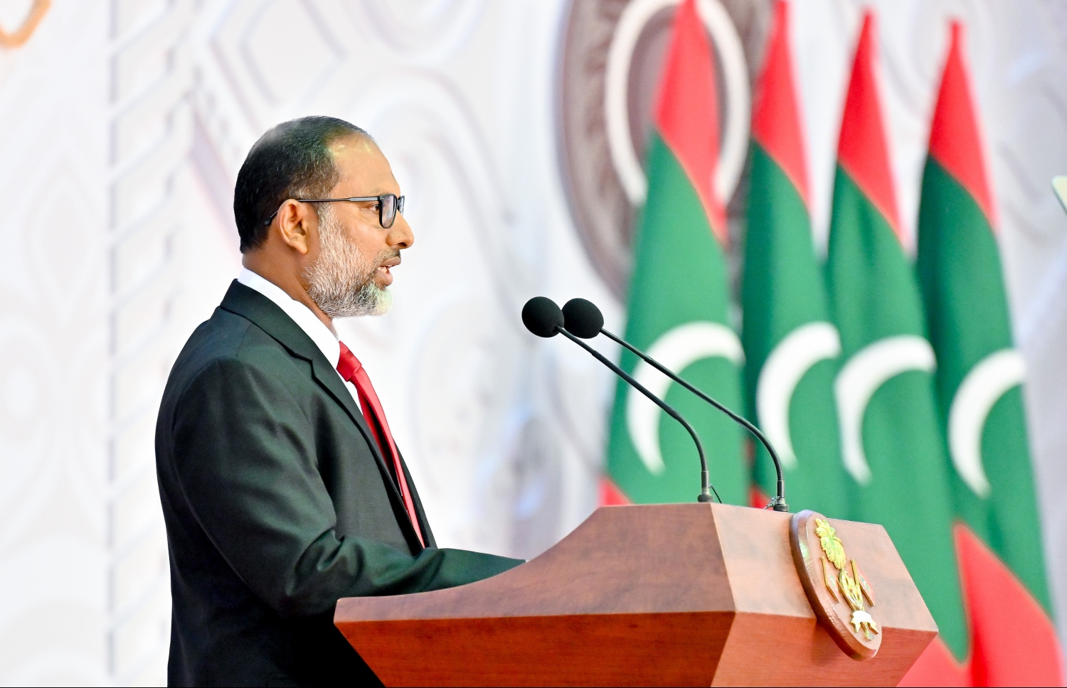 މިއަދު ފާހަގަކުރާ ރާއްޖޭގެ 58 ވަނަ މިނިވަން ދުވަހުގެ މުނާސަބަތުގައި ސޯޝަލް ސެންޓަރުގައި ބޭއްވި ރަަސްމީ ޖަލްސާގައި ހޯމް މިނިސްޓަރު އިމްރާން އަބްދުﷲ ވާހަކަ ދައްކަވަނީ.-- ފޮޓޯ: ނިޝާން އަލީ | މިހާރު