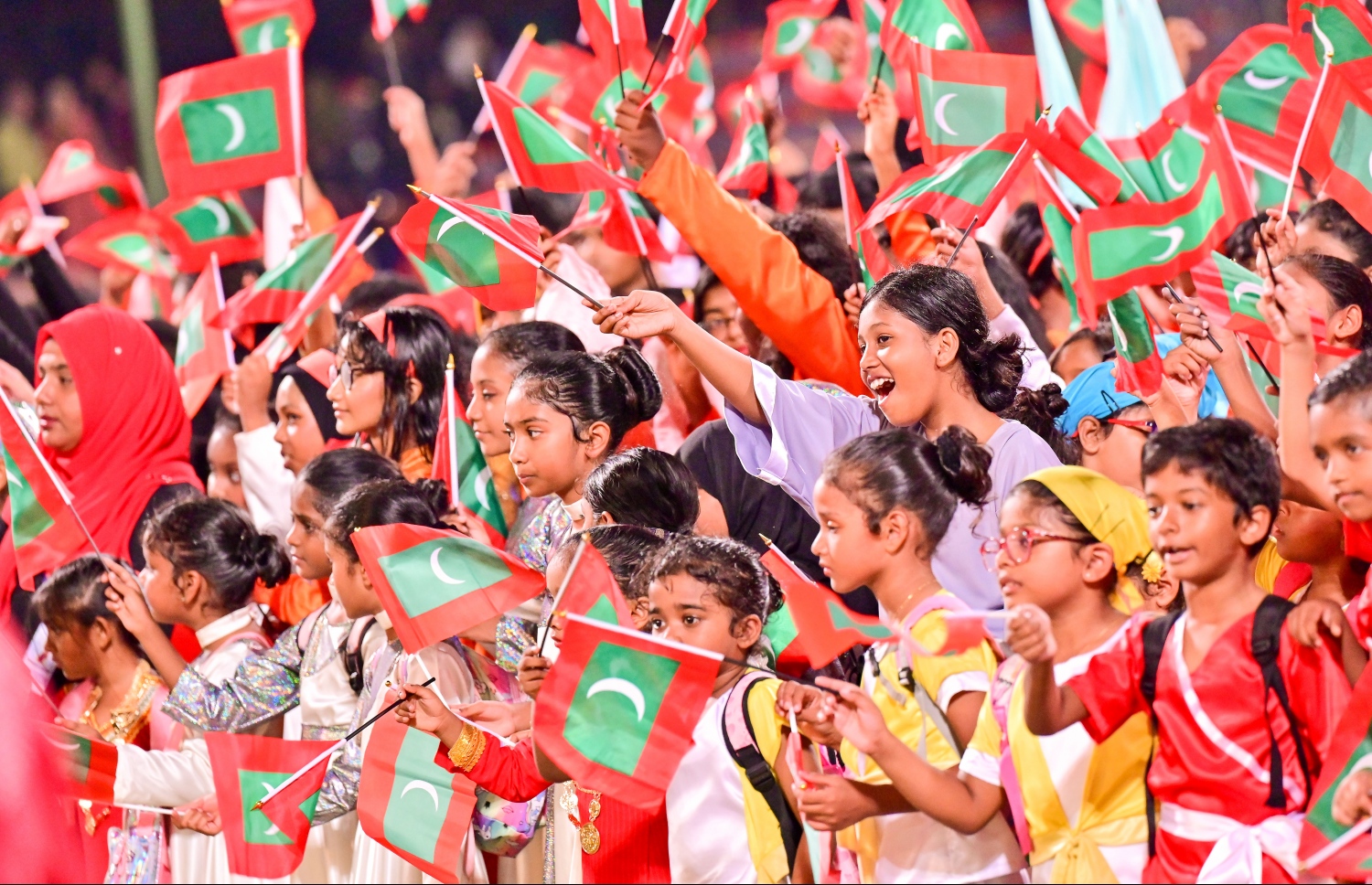 މި އަހަރުގެ މިނިވަން ދުވަސް ފާހަގަކުރުމަށް ގަލޮޅު ދަނޑުގައި ބޭއްވި ހެވިކަމާއި ކުޅިވަރުގެ ހަރަކާތްތަކުގައި ސްކޫލް ކުދިންތަކެއް އައިޓަމެއް ހުށަހަޅަނީ.-- ފޮޓޯ: ނިޝާން އަލީ | މިހާރު