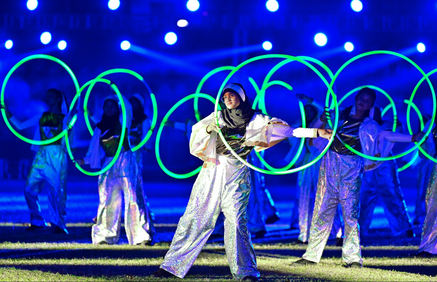 މި އަހަރުގެ މިނިވަން ދުވަސް ފާހަގަކުރުމަށް ގަލޮޅު ދަނޑުގައި ބޭއްވި ހެވިކަމާއި ކުޅިވަރުގެ ހަރަކާތްތަކުގައި ސްކޫލް ކުދިންތަކެއް އައިޓަމެއް ހުށަހަޅަނީ.-- ފޮޓޯ: ނިޝާން އަލީ | މިހާރު