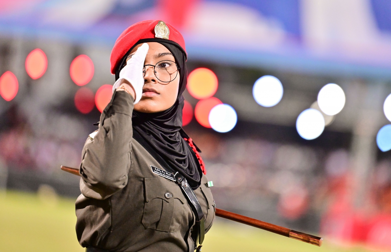 58 ވަނަ މިނިވަން ދުވަސް ފާހަގަކުރުމަށް ގަލޮޅު ދަނޑުގައި ބޭއްވި ހެވިކަމާއި ކުޅިވަރުގެ ހަރަކާތްތަކުގައި ސިފައިންގެ ލަޝްކަރީންނާ އެކު ސްކޫލްތަކުގެ ކެޑޭޓުން ހެވިކަމުގެ ޝަރަފުގެ ހިނގާލުން .-- ފޮޓޯ: ނިޝާން އަލީ | މިހާރު