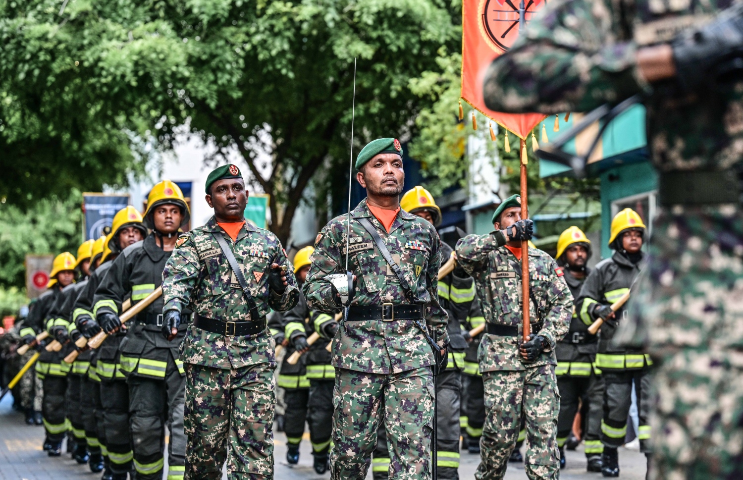 މިނިވަން ދުވަހާ ގުޅިގެން މިއަދު ބޭއްވި ސިފައިންގެ ޕެރޭޑްގައި ސިފައިންގެ އެކި ލަޝްކަރުތައް-- ފޮޓޯ: ނިޝާން އަލީ | މިހާރު