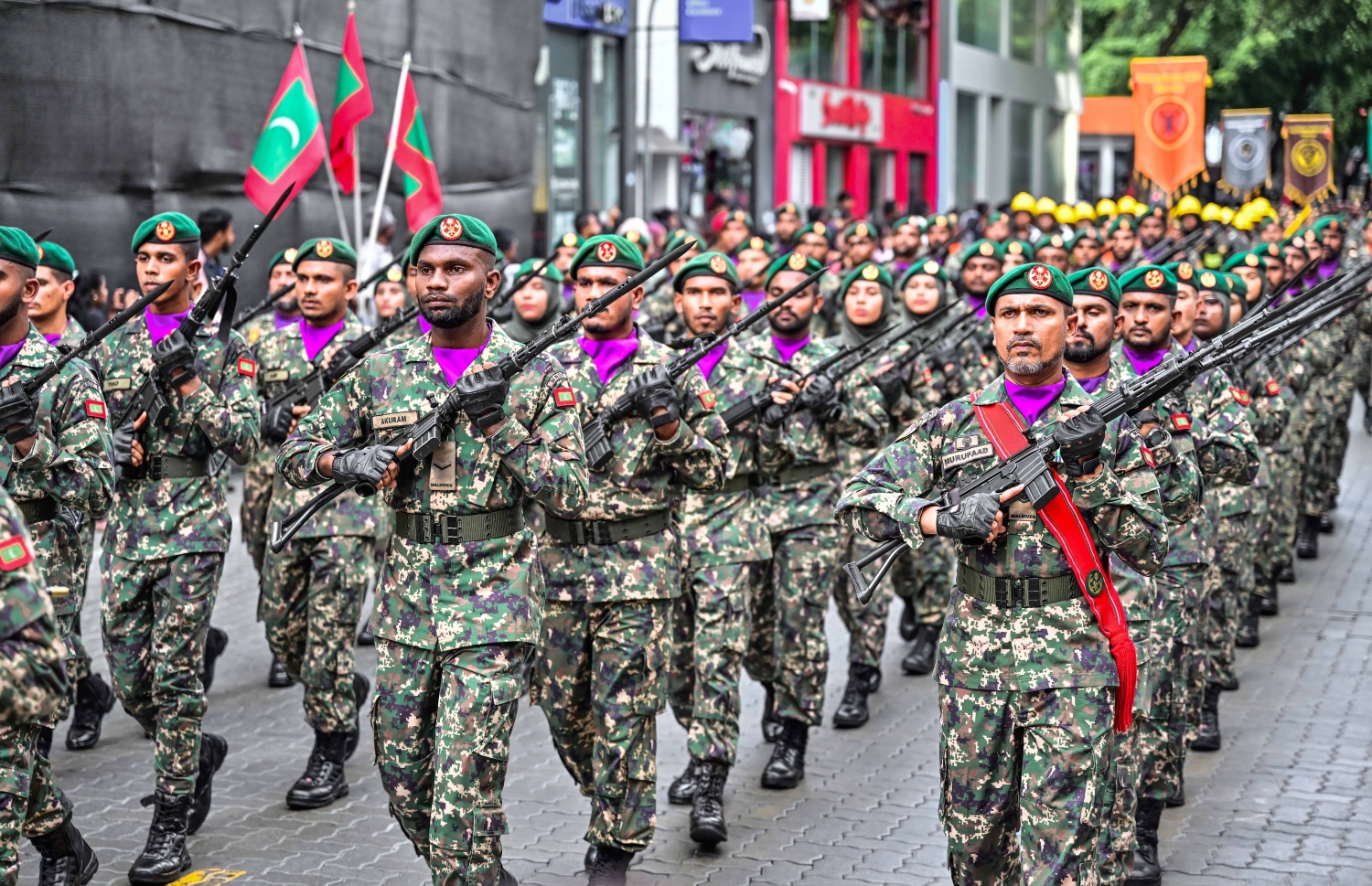 މިނިވަން ދުވަހާ ގުޅިގެން މިއަދު ބޭއްވި ސިފައިންގެ ޕެރޭޑްގައި ސިފައިންގެ އެކި ލަޝްކަރުތައް-- ފޮޓޯ: ނިޝާން އަލީ | މިހާރު