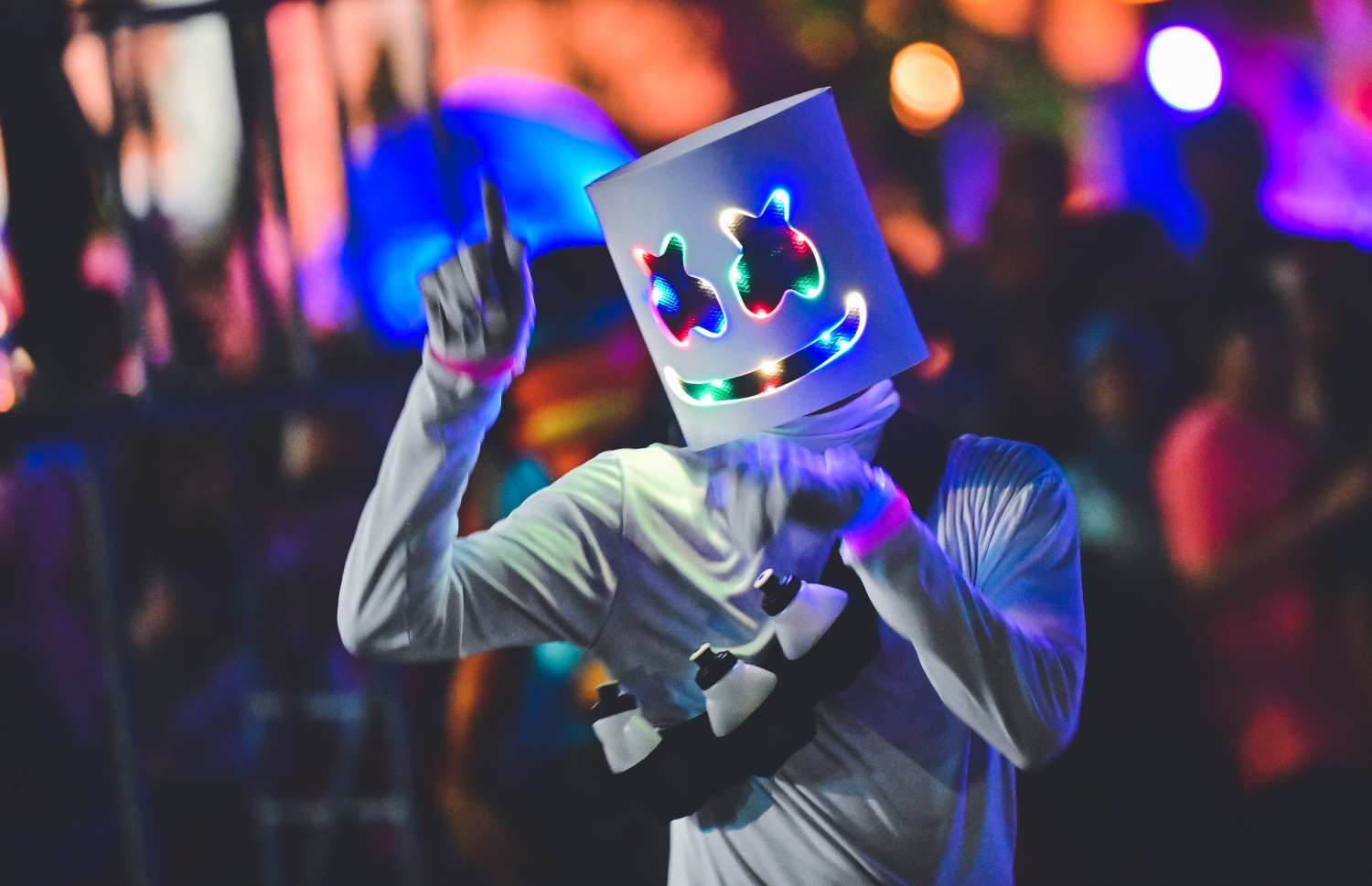 ފުޅަނދުބުރުގައި ބައިވެރިވި މީހަކު ކޮސްޓީއުމެއްލައިގެން ނަޝަނީ -- ފޮޓޯ: ނިޝާން އަލީ | މިހާރު