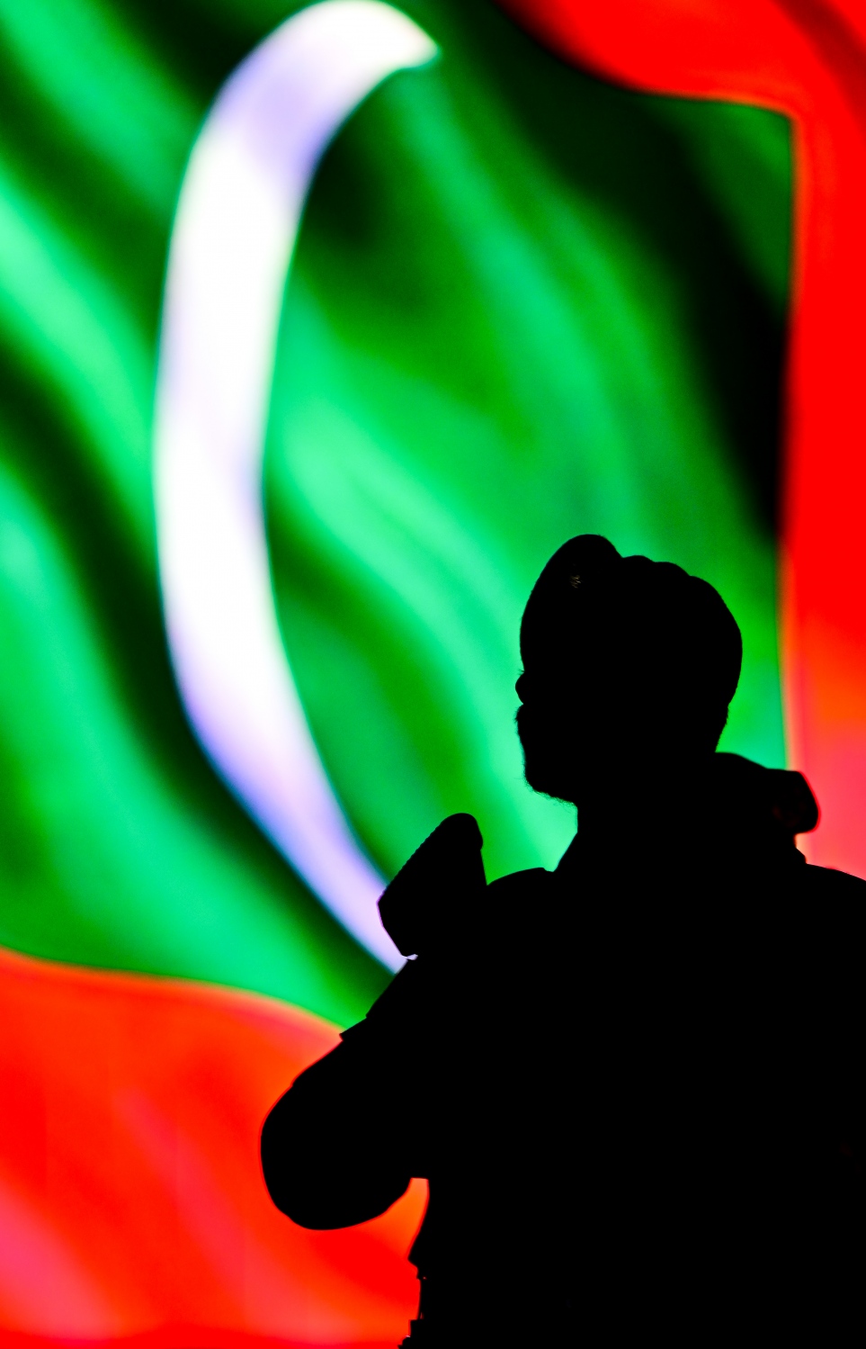 މި އަހަރުގެ މިނިވަން ދުވަހުގެ މުނާސަބަތުގައި ކުރިއަށް ގެންދިޔަ ފުޅަނދުބުރުގައި ސިފައިންގެ ފަރާތުން ބައިވެރި ކުރި ފުޅަނދުގައި ހުރި ސިފައިންގެ މީހާ ގައުމީ ދިދަ އާއިއެކު -- ފޮޓޯ: ނިޝާން އަލީ | މިހާރު