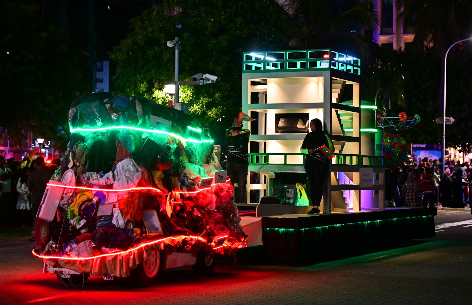 އުކާލެވޭ ބައެއް ތަކެތި ބޭނުންކޮއްގެން ވެމްކޯއިން ހެދި ފުޅަނދު ކުރިއަށް ދަނީ -- ފޮޓޯ: ނިޝާން އަލީ | މިހާރު