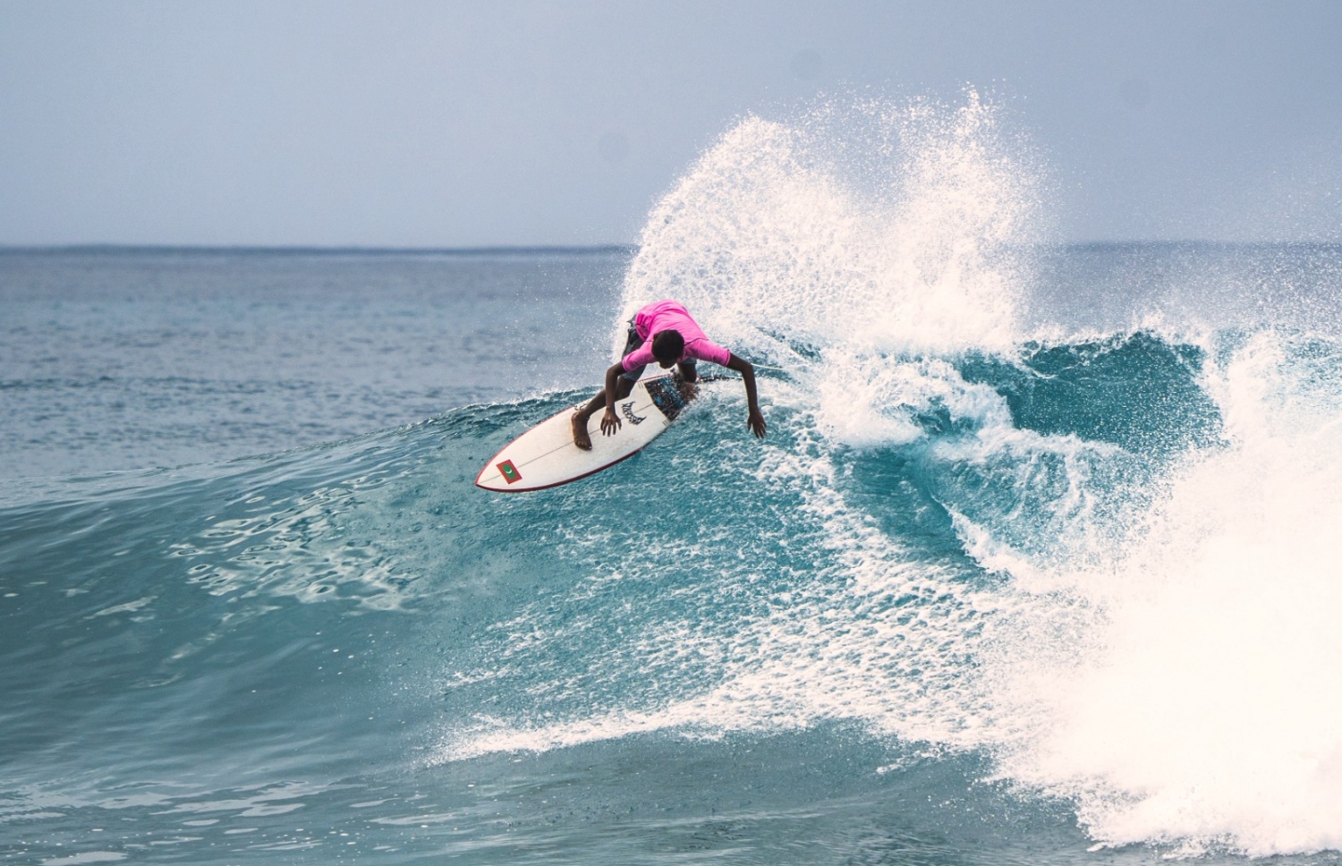 ރަންދާ ރާޅުގަނޑު މުބާރާތުގައި ކަޔާން އަރީފް، ރާޅަކާ އަޅަނީ.-- ފޮޓޯ: އެމްއެސްއޭ