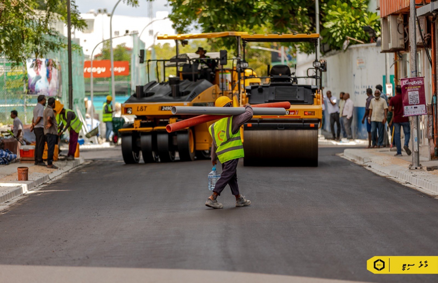 އަމީނީ މަގުގައި ޣިޔާސުއްދީން ސްކޫލާ ހަމައަށް ތާރު އަޅައި ނިންމާލައިފައި.-- ފޮޓޯ: އާރުޑީސީ