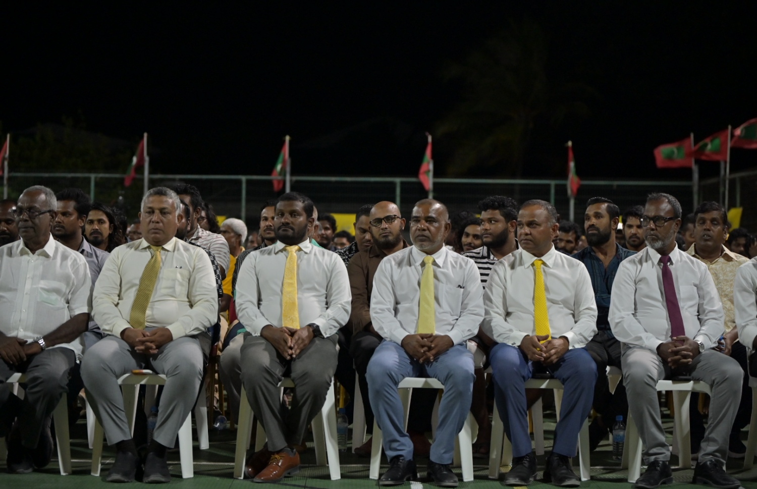 ރައީސް އިބްރާހިމް މުހައްމަދު ސޯލިހު، ދެ ވަނަ ދައުރެއް ހޯއްދެއްވުމަށް ހަނިމާދޫގައި މިރޭ ބޭއްވި ކެމްޕެއިން ޖަލްސާގައި ބައިވެރިވެވަޑައިގެންނެވި ބައެއް ބޭފުޅުން.-- ފޮޓޯ: އެމްޑީޕީ