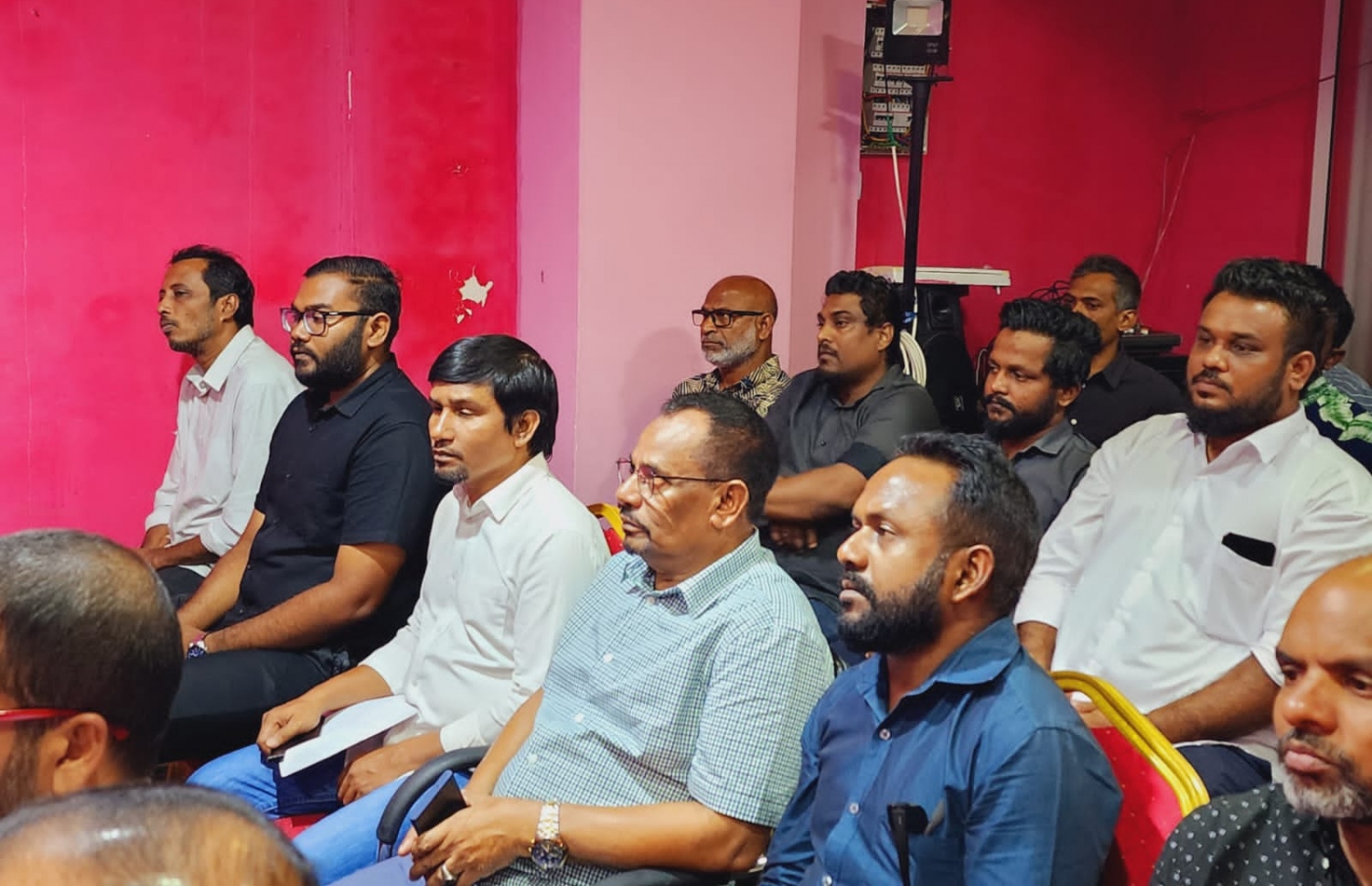 ޕީއެންސީގެ މިއަދުގެ ހެނދުނުގެ ބައްދަލުވުމުގައި ބައިވެރިވި ބައެއް މެމްބަރުން.---ފޮޓޯ: ޕީއެންސީ