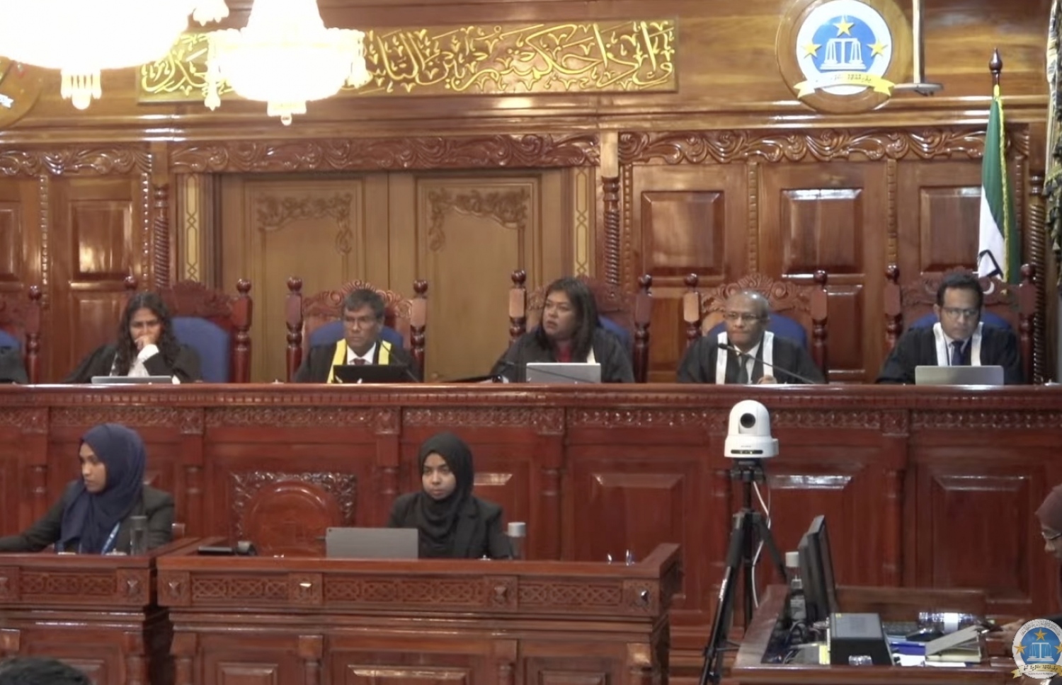 ސުޕްރީމް ކޯޓުގެ ފަނޑިޔާުރުން ޝަރީއަތެއް ކުރިއަށް ގެންދަވަނީ.