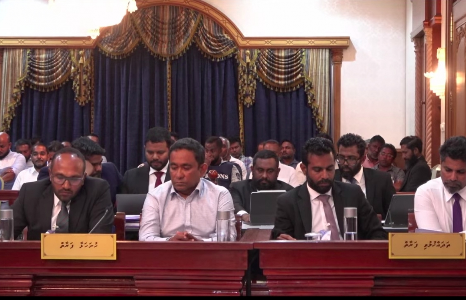 ކުރީގެ ރައީސް އަބްދުﷲ ޔާމީނާއި އެމަނިކުފާނުގެ ވަކީލުން މިއަދުގެ އަޑުއެހުމުގައި