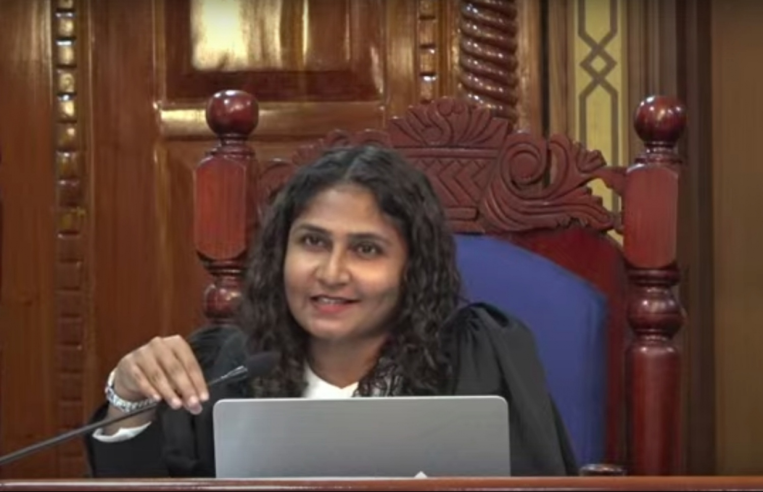 ފަނޑިޔާރު އަޒްމިރަލްދާ: މަޖިލީހުގެ ނިންމުންތަކާ ގުޅޭ މައްސަލަތައް ބެލުމުގައި ކަނޑައަޅާފައިވަނީ ހަނި ހުދޫދެއް