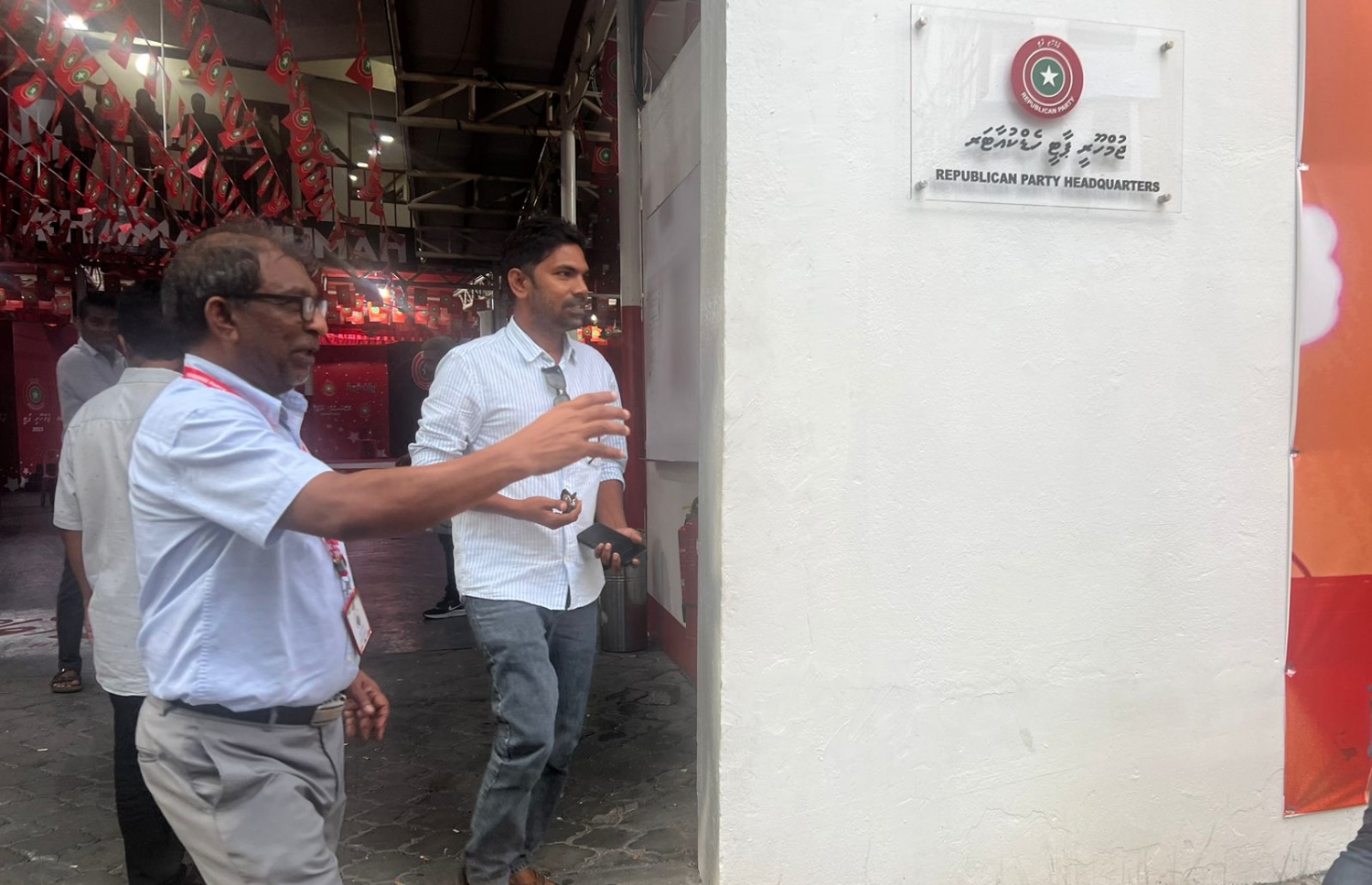 ގާސިމާ އެކު މަޝްވަރާތައް ކުރުމަށް ފަހު، ޑިމޮކްރެޓްސްގެ އިސް މެމްބަރު ޝިފާޒް މިއަދު ހަވީރު ކުނޫޒުން ނުކުމެވަޑައިގަންނަވަނީ.