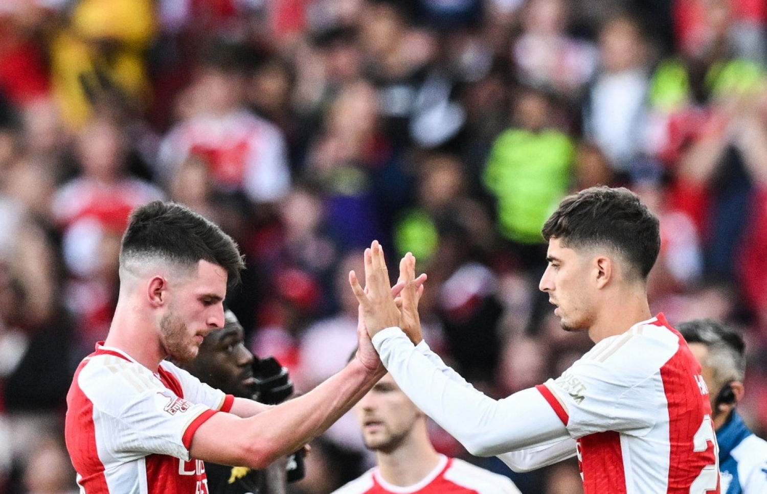 ޕްރީސީޒަން މެޗެއްގައި ހަވާޓްޒް (ކ)، ރައިސް (ވ) ގެ ބަދަލުގައި އަރަނީ.-- ފޮޓޯ: އޭއެފްޕީ