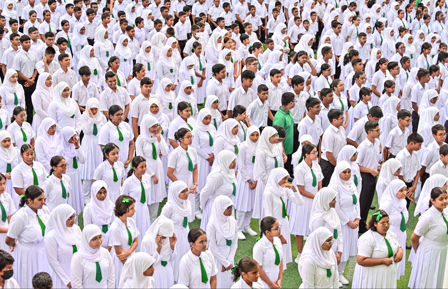 އަމީނިއްޔާ ސްކޫލުގައި ބޭއްވި އެސެމްބްލީއެއްގައި ދަރިވަރުން ބައިވެރިވަނީ.-- ފޮޓޯ: ނިޝާން އަލީ / މިހާރު