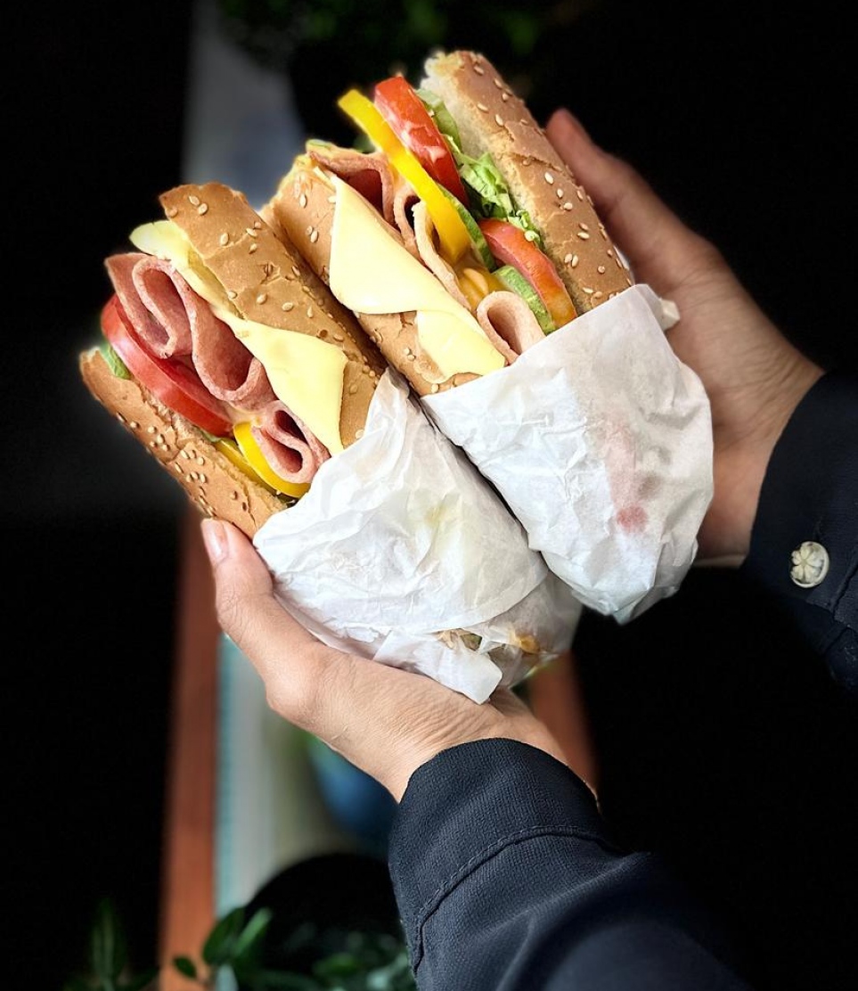 އޯޝަން ބަބްލްސްގެ ކޯލްޑް ކަޓް ސޭންޑްވިޗް. -- ފޮޓޯ: އޯޝަން ބަބްލްސް