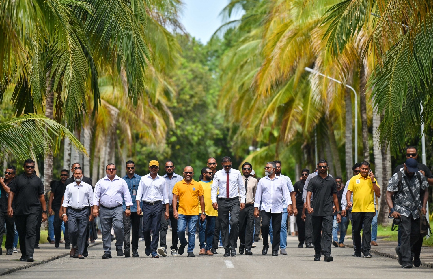 ރައީސްގެ ކެމްޕޭންގައި ހުވަދު އަތޮޅުގައި: މިއީ ރަނިން މޭޓެއްގެ ގޮތުގައި އަސްލަމް ބައިވެރިވެވަޑައިގަންނަވާ ފުރަތަމަ ދަތުރު.