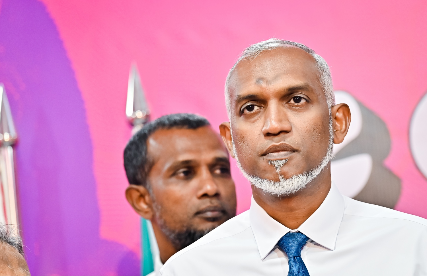 ޕީޕީއެމްގެ އޮފީހުގައި ރޭ ބޭއްވި ނިއުސް ކޮންފަރެންސްގައި ޕީޕީއެމް/ޕީއެންސީގެ ރިޔާސީ ކެންޑިޑޭޓް މުއިއްޒު ބައިވެރިވެވަޑައިގަންނަވަނީ.-- ފޮޓޯ: ނިޝާން އަލީ/ މިހާރު